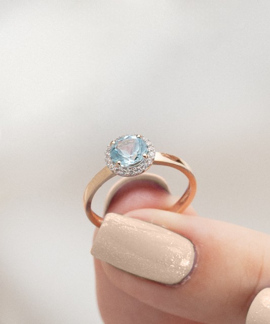 Auksinis žiedas su cirkoniais