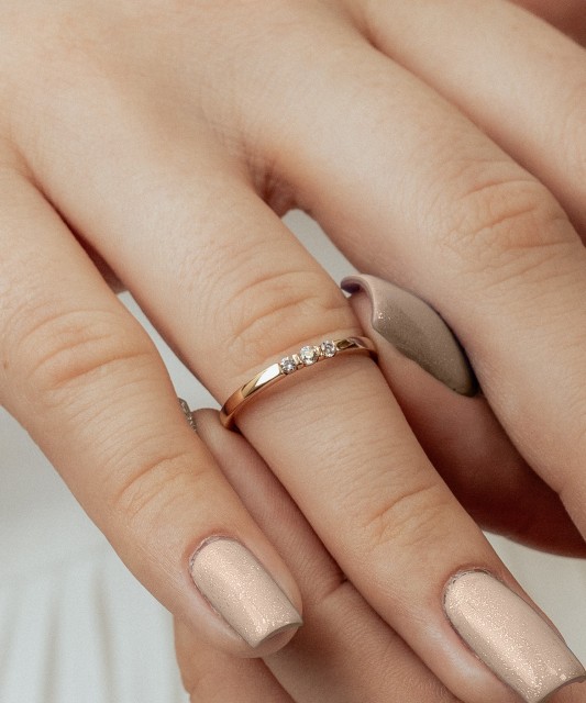 Auksinis žiedas su cirkoniais