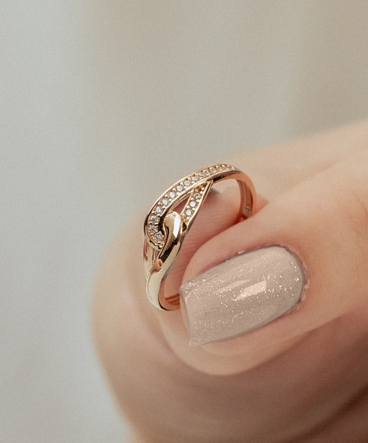 Auksinis žiedas su cirkoniais