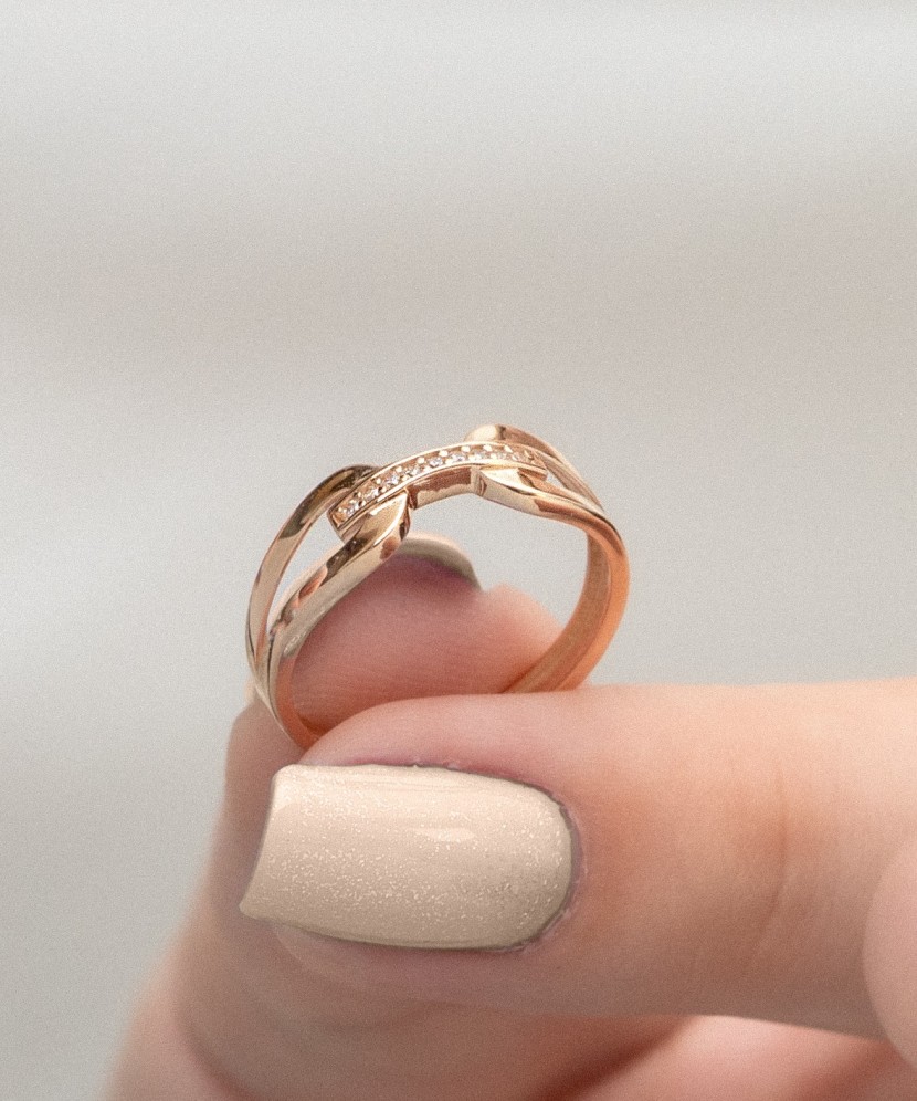 Auksinis žiedas su cirkoniais