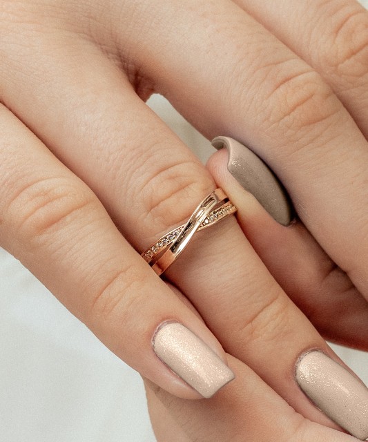 Auksinis žiedas su cirkoniais