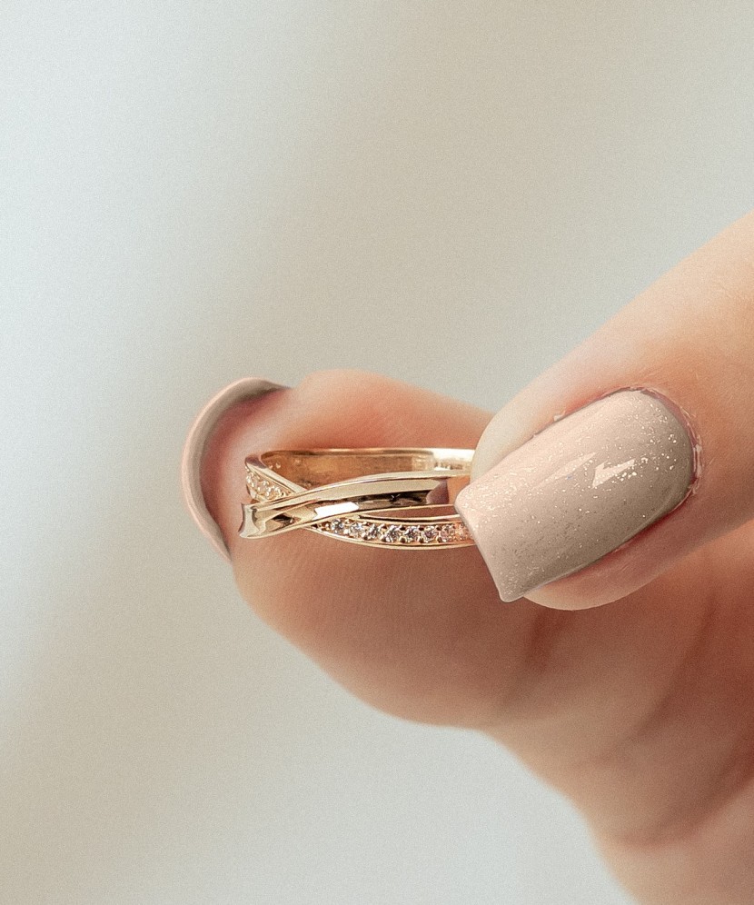 Auksinis žiedas su cirkoniais