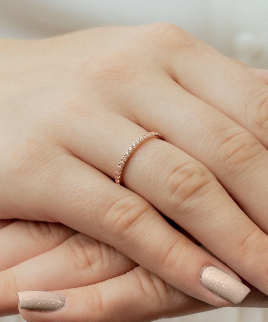 Auksinis žiedas su cirkoniais