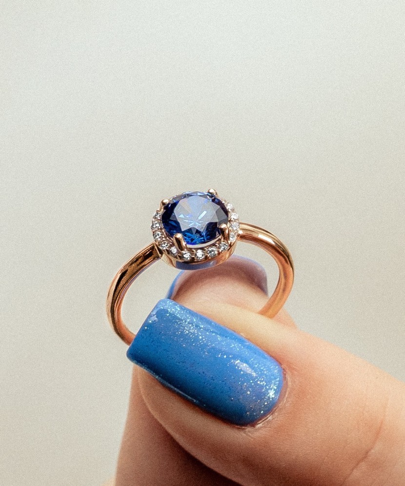 Auksinis žiedas su cirkoniais