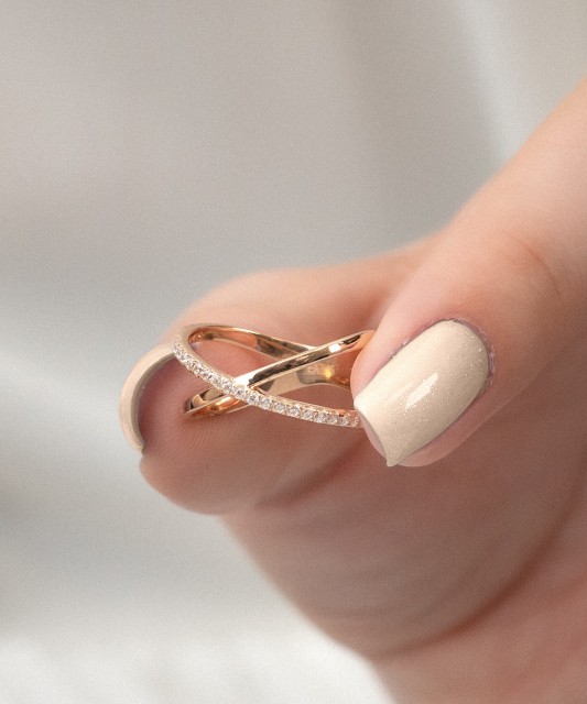 Auksinis žiedas su cirkoniais