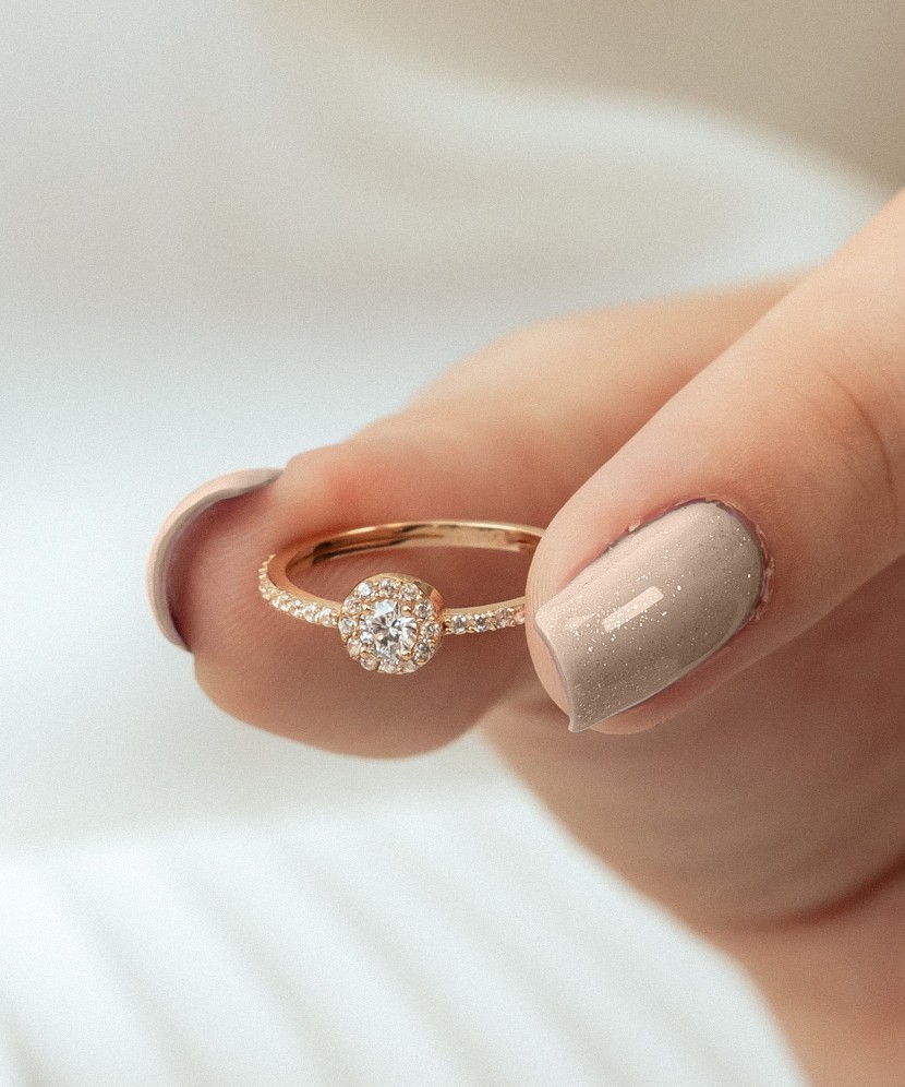 Auksinis žiedas su cirkoniais