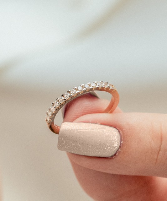 Auksinis žiedas su cirkoniais