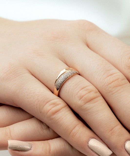 Auksinis žiedas su cirkoniais