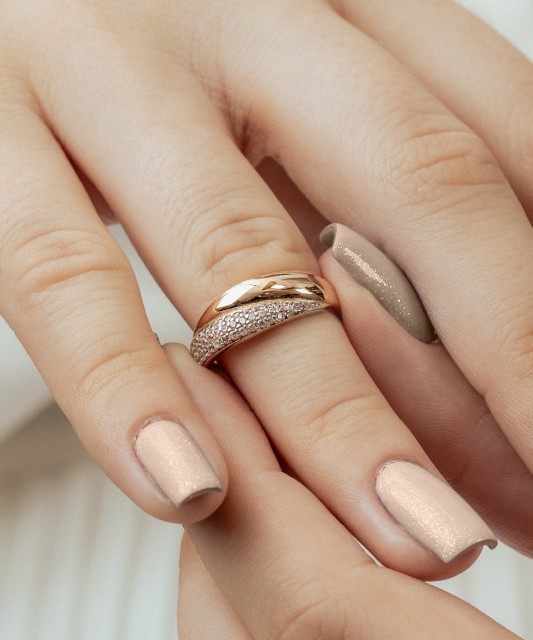 Auksinis žiedas su cirkoniais