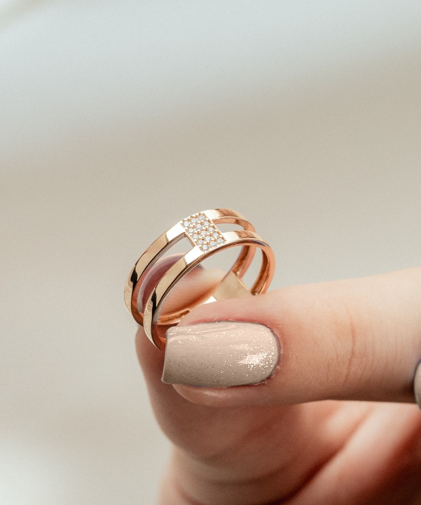 Auksinis žiedas su cirkoniais