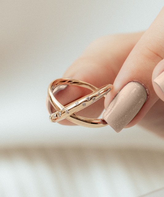 Auksinis žiedas su cirkoniais