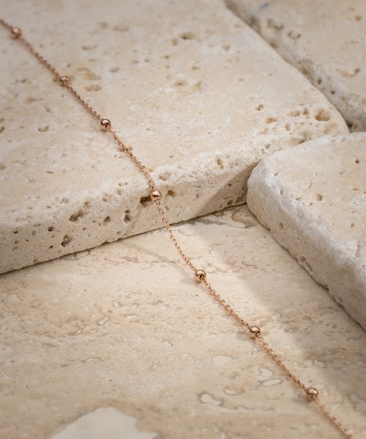 Auksinė Grandinėlė Ant Kojos