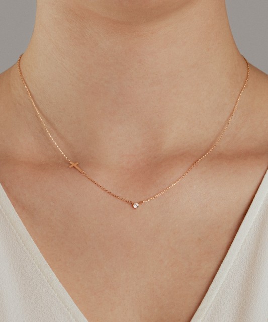 Auksinė grandinėlė su cirkonio pakabuku ir kryželiu