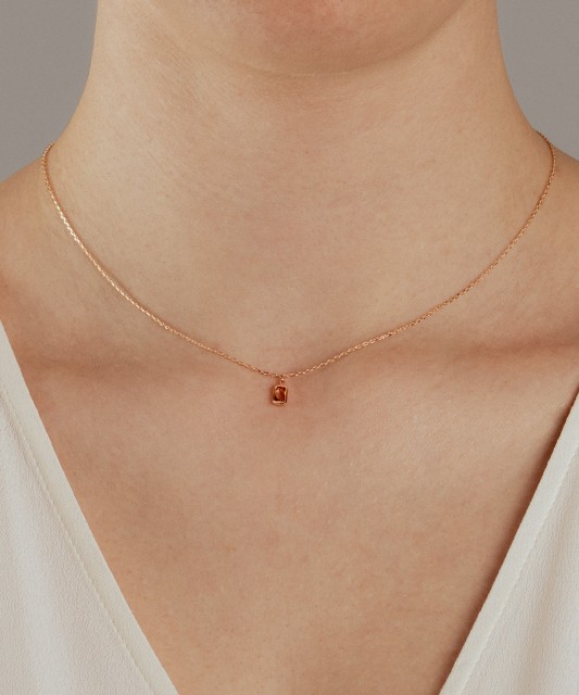 Auksinė grandinėlė su cirkonio pakabuku