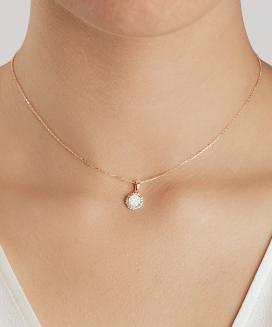 Auksinis pakabukas su opalu ir cirkoniais