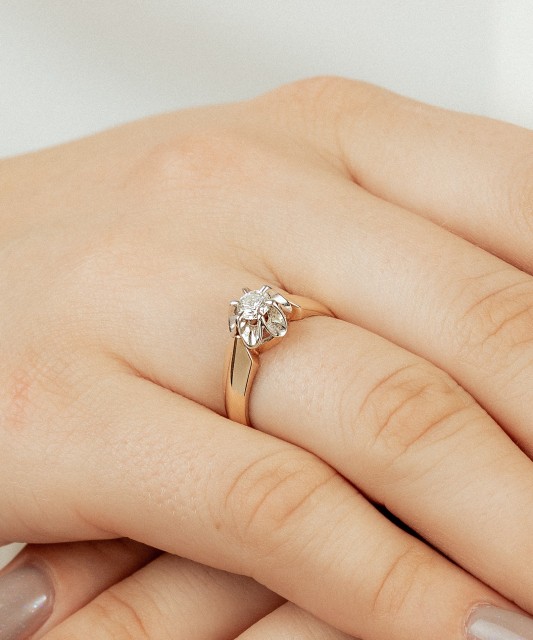 Auksinis žiedas su briliantu  - Goldinga