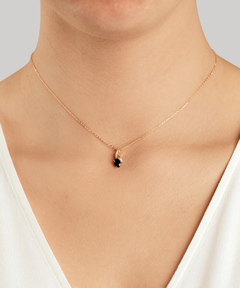 Geltono aukso pakabukas su deimantais ir safyrais