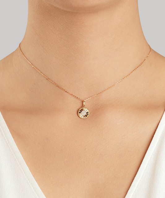 Geltono aukso pakabukas su deimantais