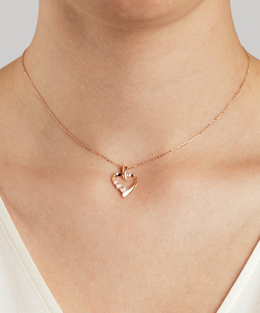 Auksinis pakabukas su deimantais "Širdelė"