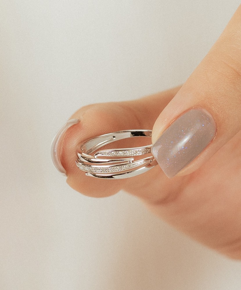 Balto aukso žiedas su deimantais