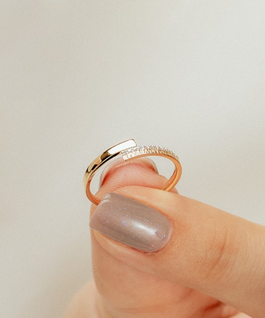 Geltono aukso žiedas su deimantais