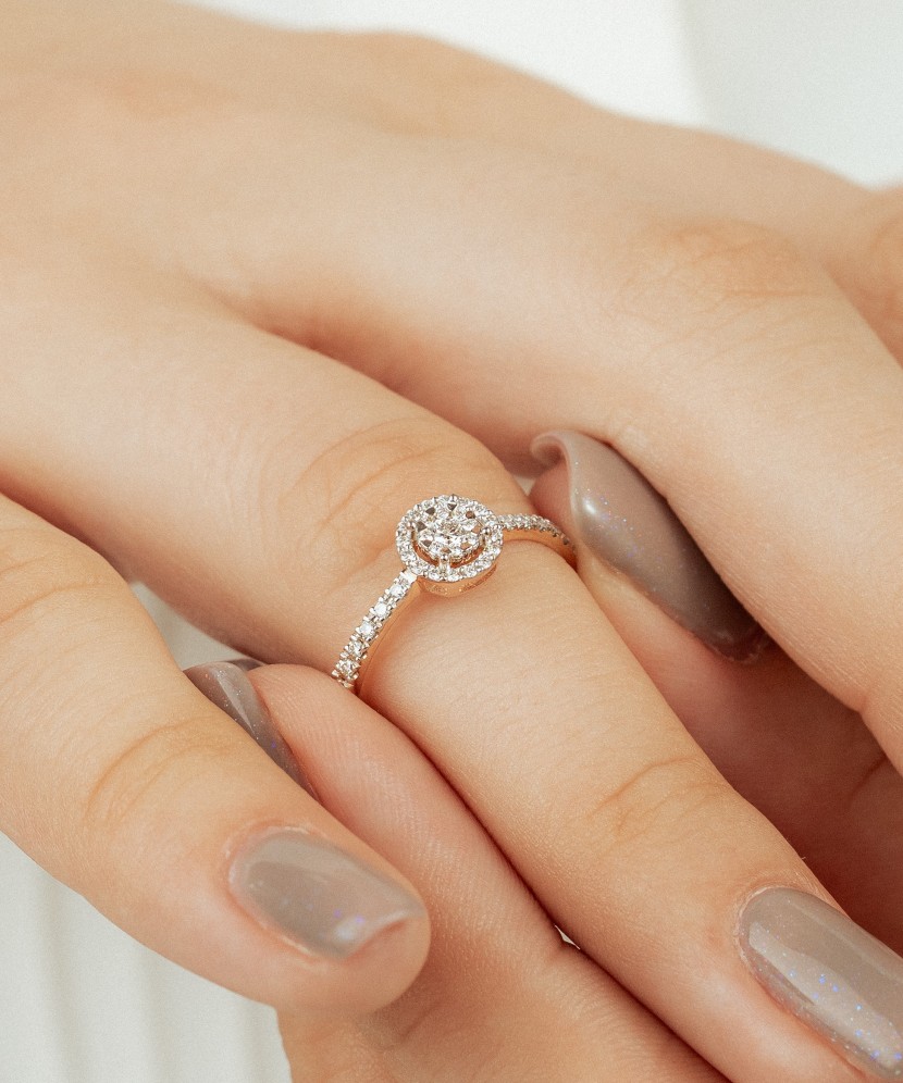 Auksinis žiedas su deimantais