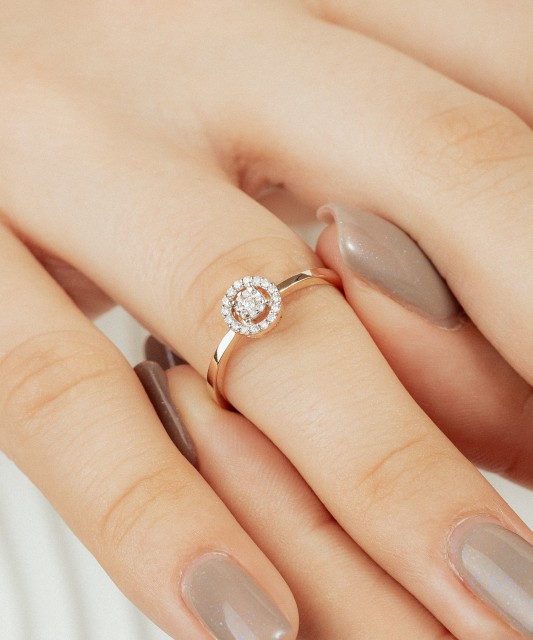 Auksinis žiedas su deimantais