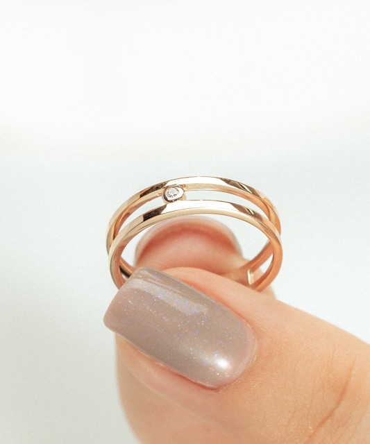 Auksinis žiedas su deimantu