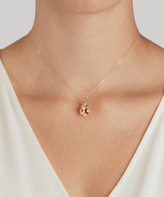 Geltono aukso pakabukas su citrinu ir deimantais