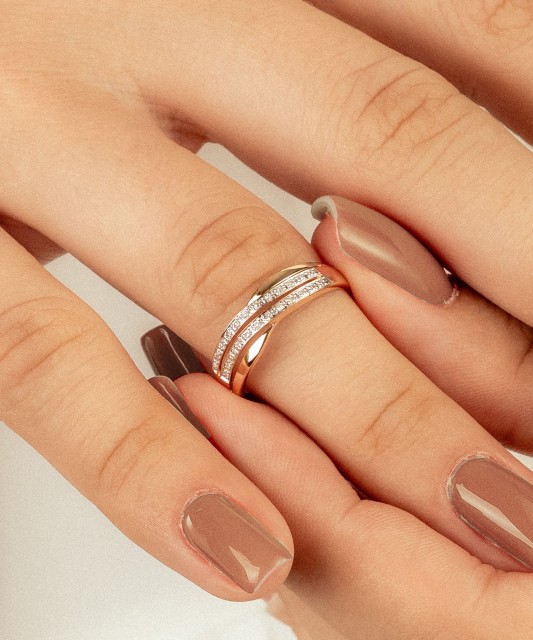 Auksinis žiedas su deimantais