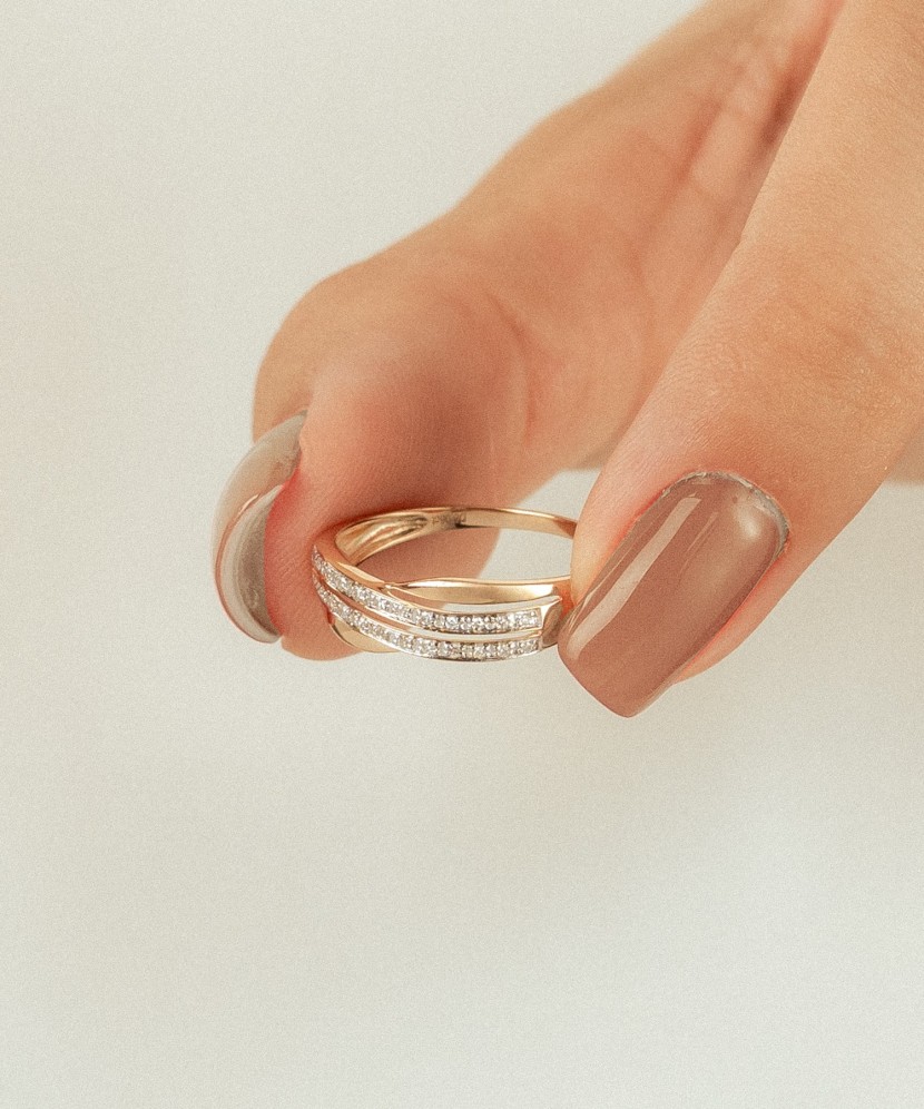 Auksinis žiedas su deimantais