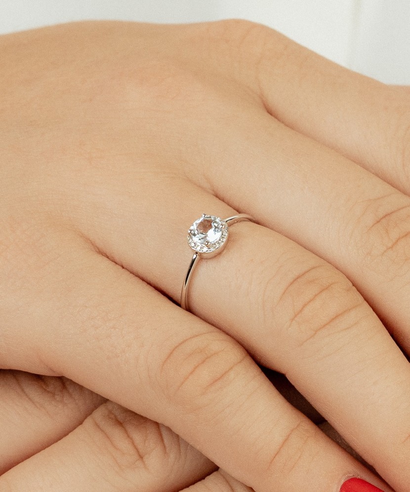 Balto aukso žiedas su topazu ir deimantais