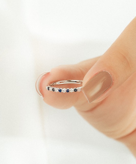 Balto aukso žiedas su safyrais ir deimantais