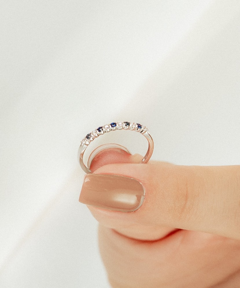 Balto aukso žiedas su safyrais ir deimantais