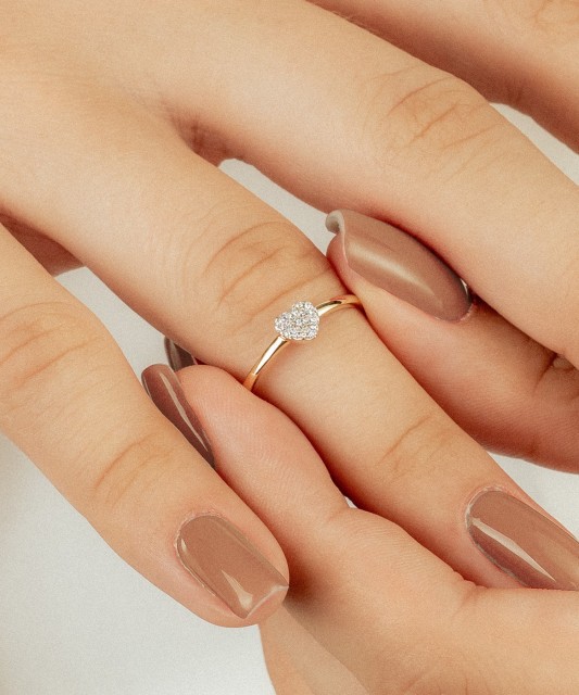 Geltono aukso žiedas su deimantais