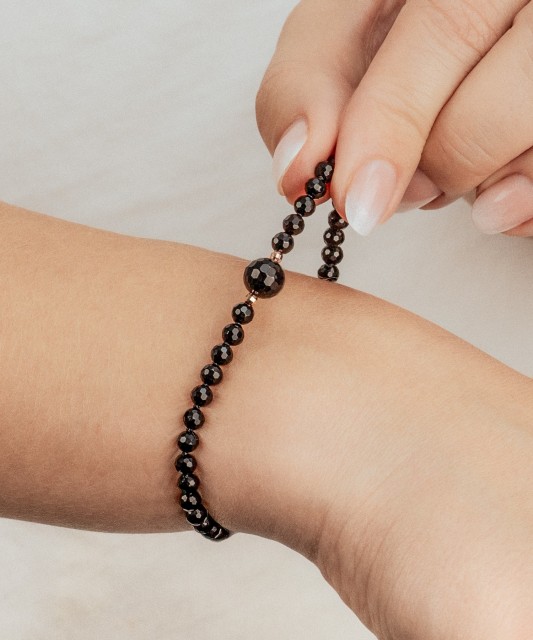 Apyrankė su oniksais ir auksu