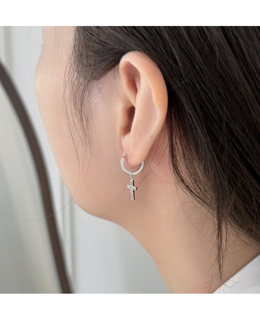 Sidabriniai auskarai su cirkoniais "Kryželis"