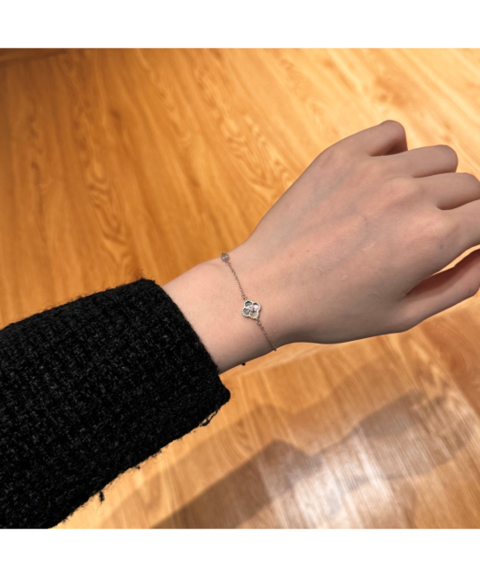 Sidabrinė apyrankė su cirkoniais ir perlamutru