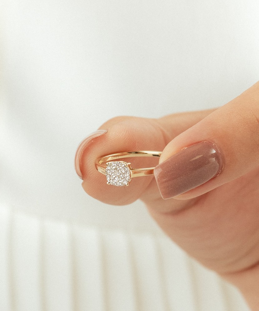 Geltono aukso žiedas su deimantais