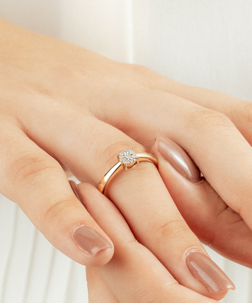 Geltono aukso žiedas su deimantais