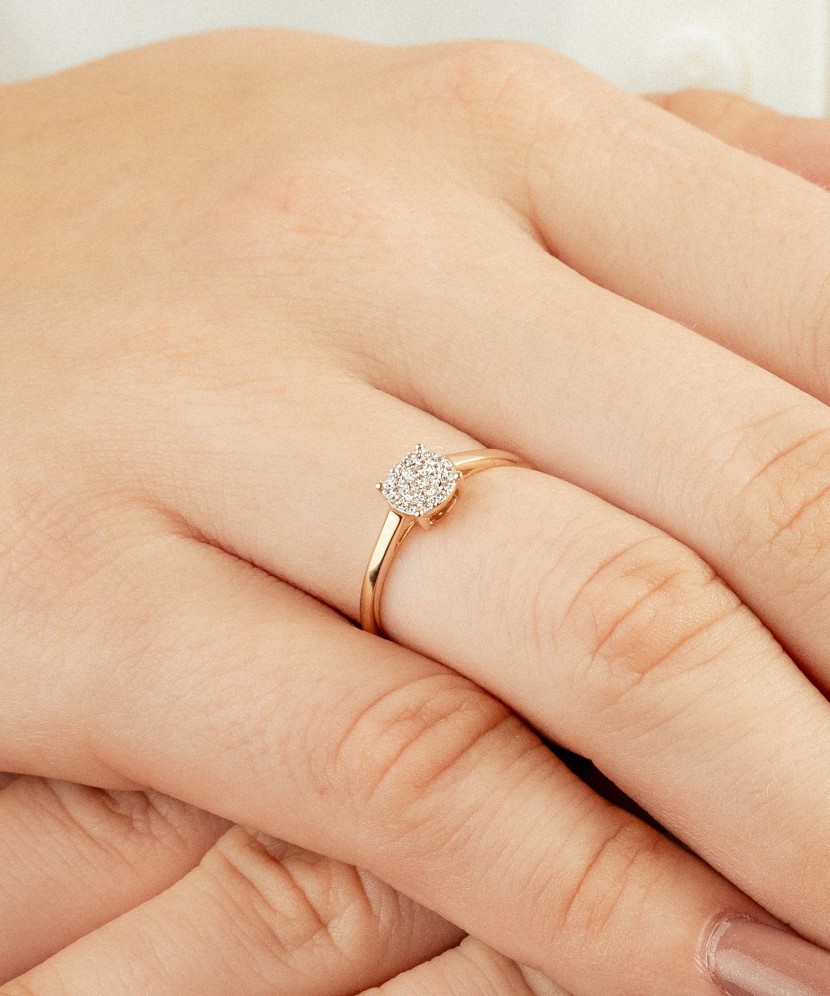 Geltono aukso žiedas su deimantais