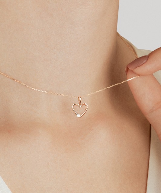 Auksinis pakabukas su deimantu "Širdelė"