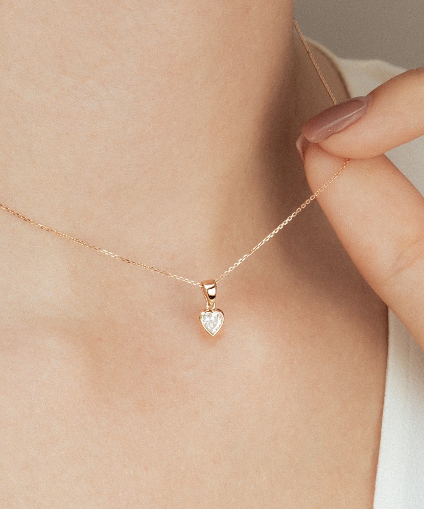 Auksinis pakabukas su cirkoniu "Širdelė"