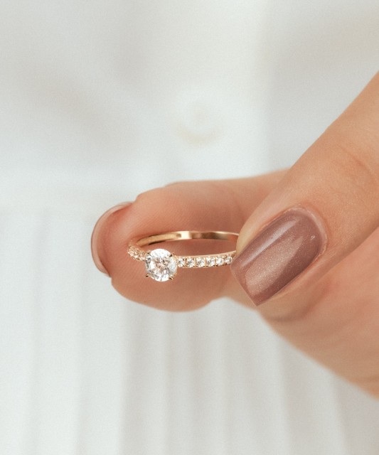 Auksinis žiedas su cirkoniais