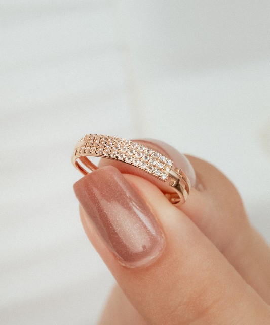 Auksinis žiedas su cirkoniais