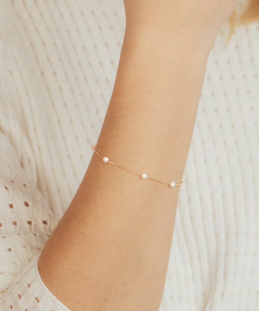 Auksinė apyrankė su perlais