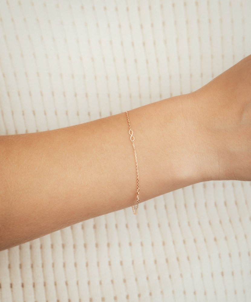 Auksinė apyrankė "Begalybė"