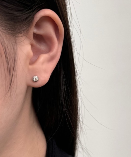 Sidabriniai auskarai su moisanitais