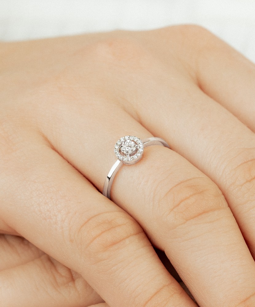 Balto aukso žiedas su briliantais