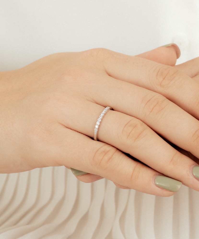 Balto aukso žiedas su briliantais (0,18ct)